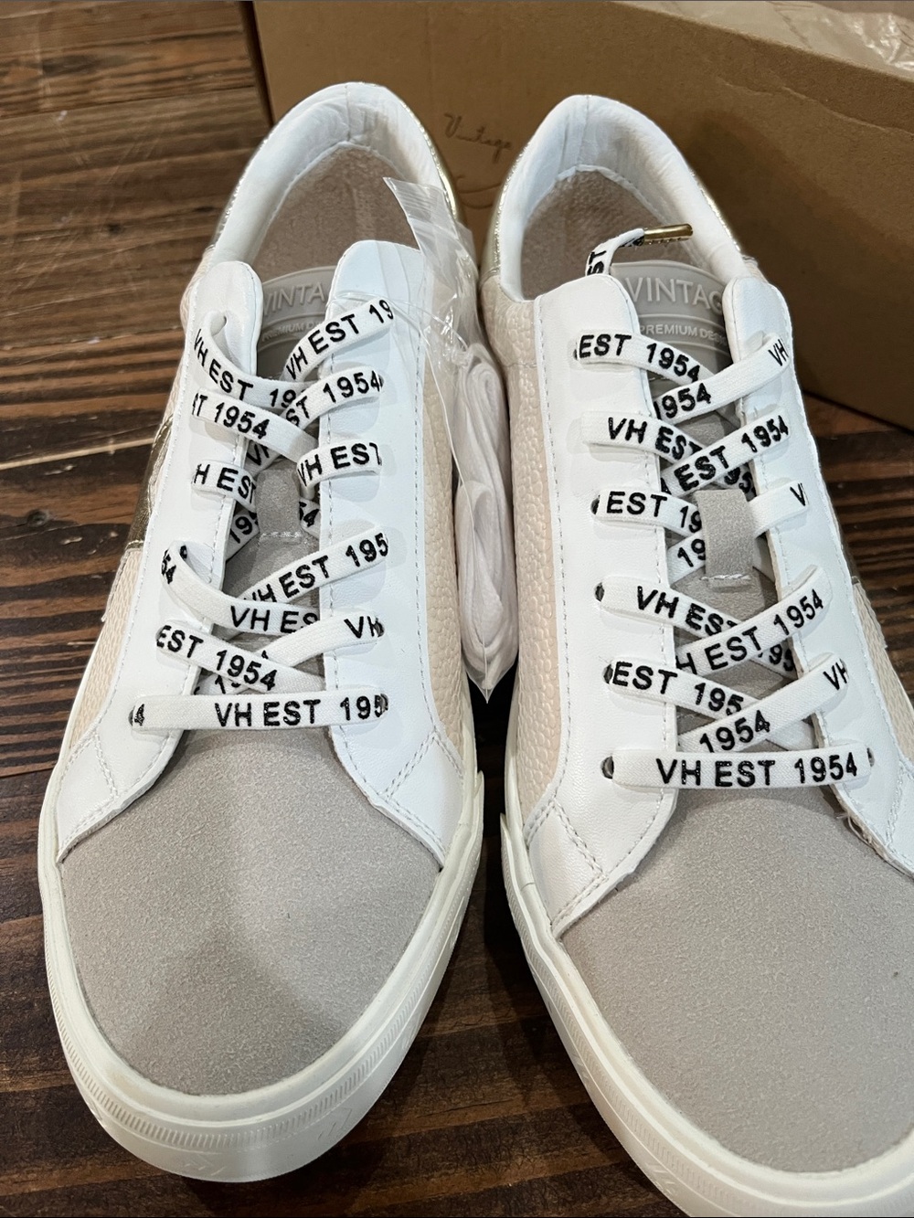 Women's White & Gold Star Detail Casual Sneakers - Picture 2 of 3